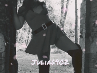 Julia6902