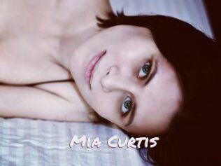 Mia_Curtis