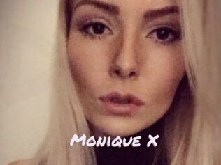 Monique_X