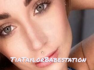 TiaTaylorBabestation
